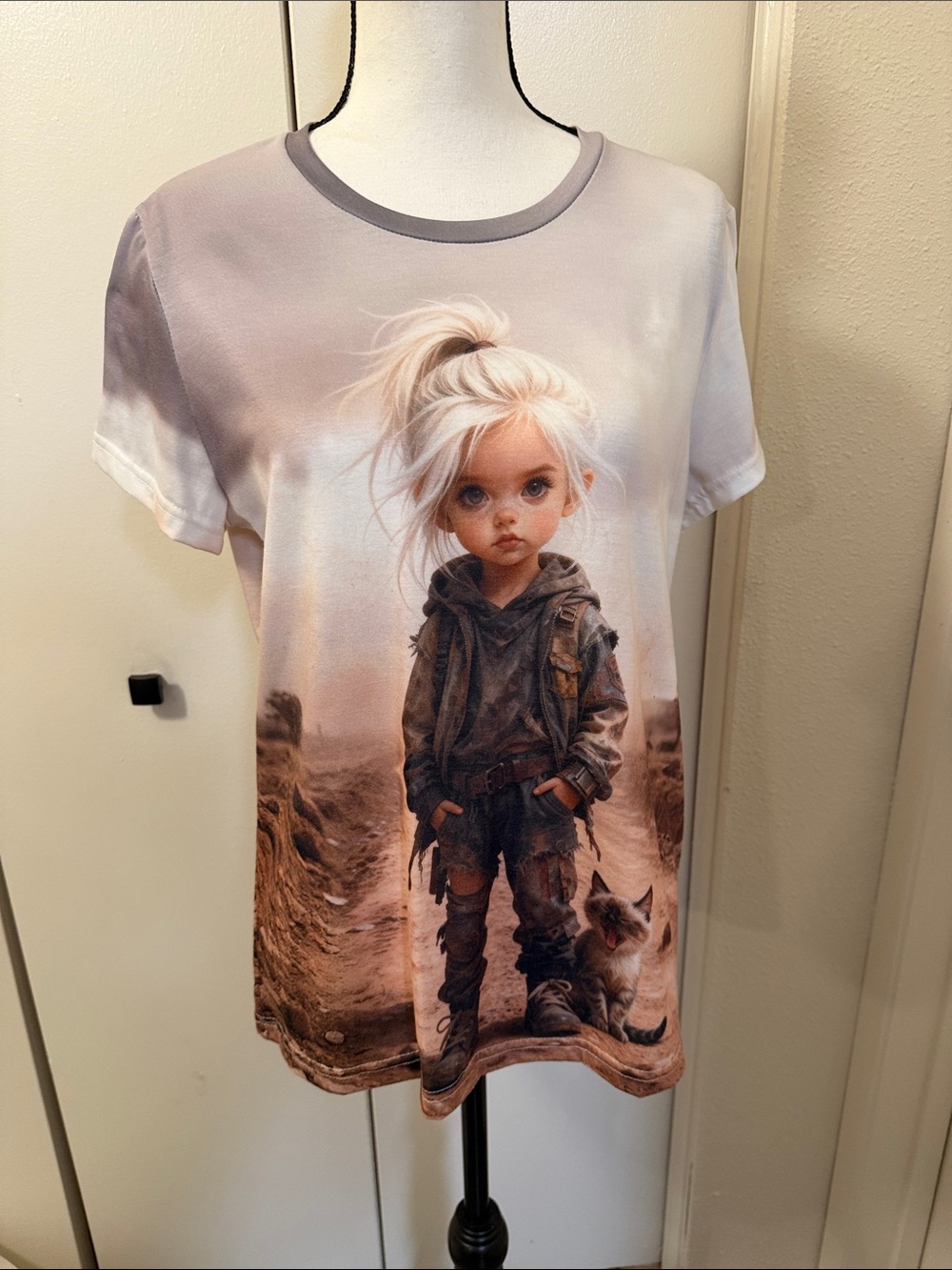 Women’s Short Sleeve Graphic Tee with Desert Adventure Print - Light Mauve